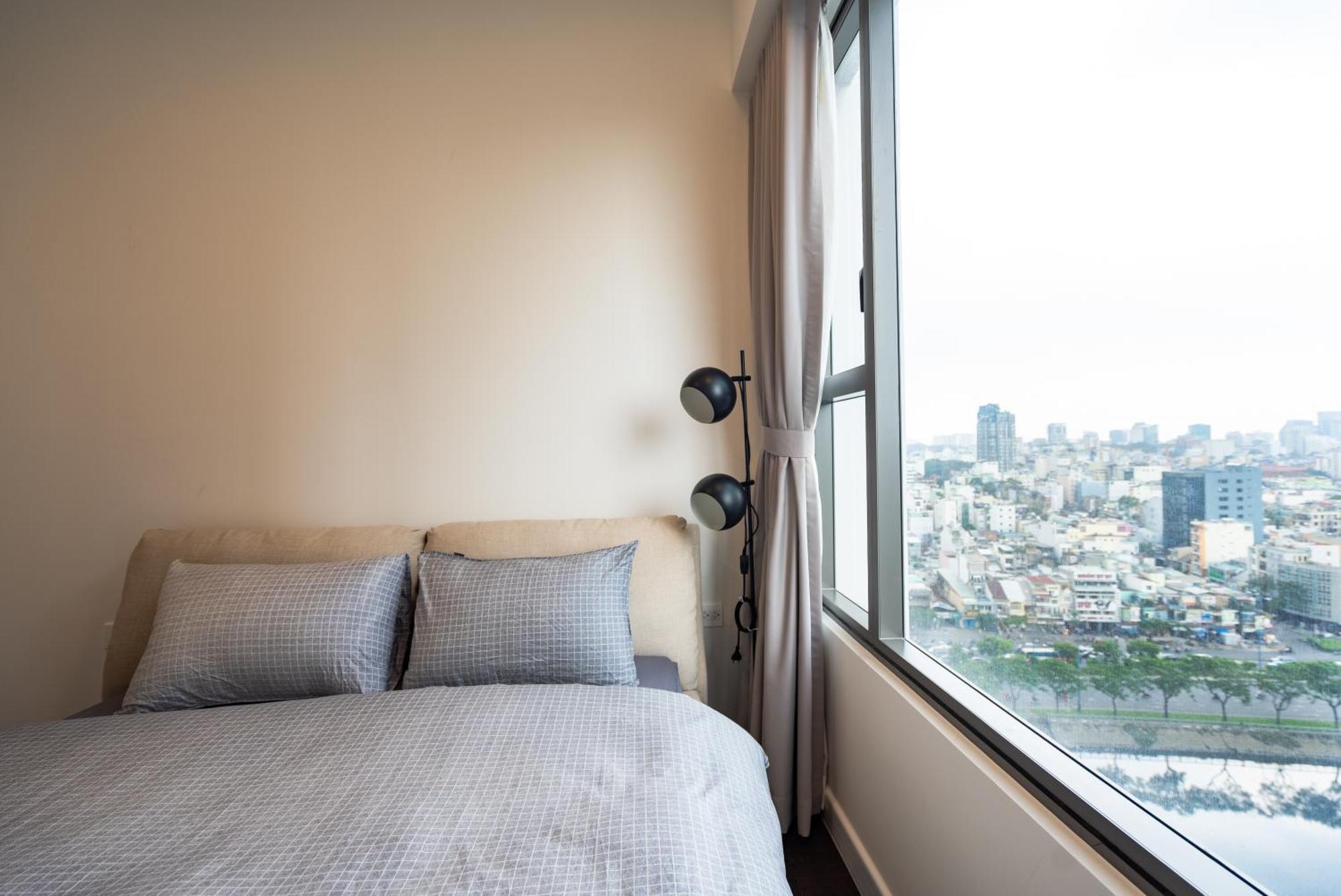 Central Business District Rivergate Apartment - Free Pickup & Pool Хошимін Екстер'єр фото